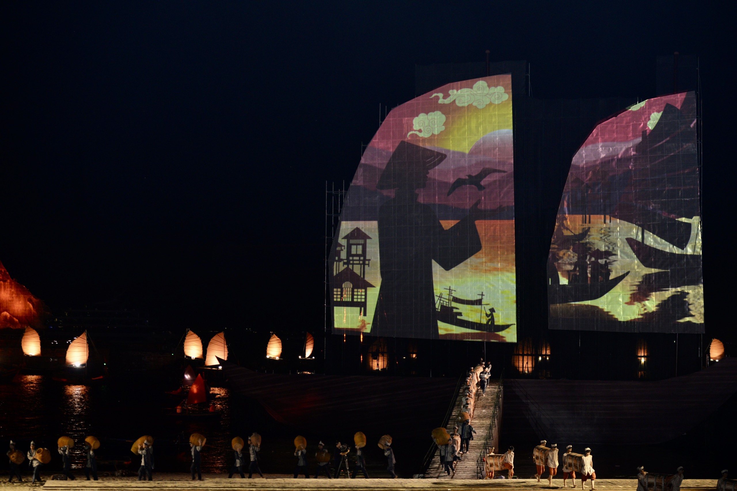Mãn nhãn màn trình diễn Drone light và sân khấu thực cảnh tại Carnaval Hạ Long 2024- Ảnh 5.