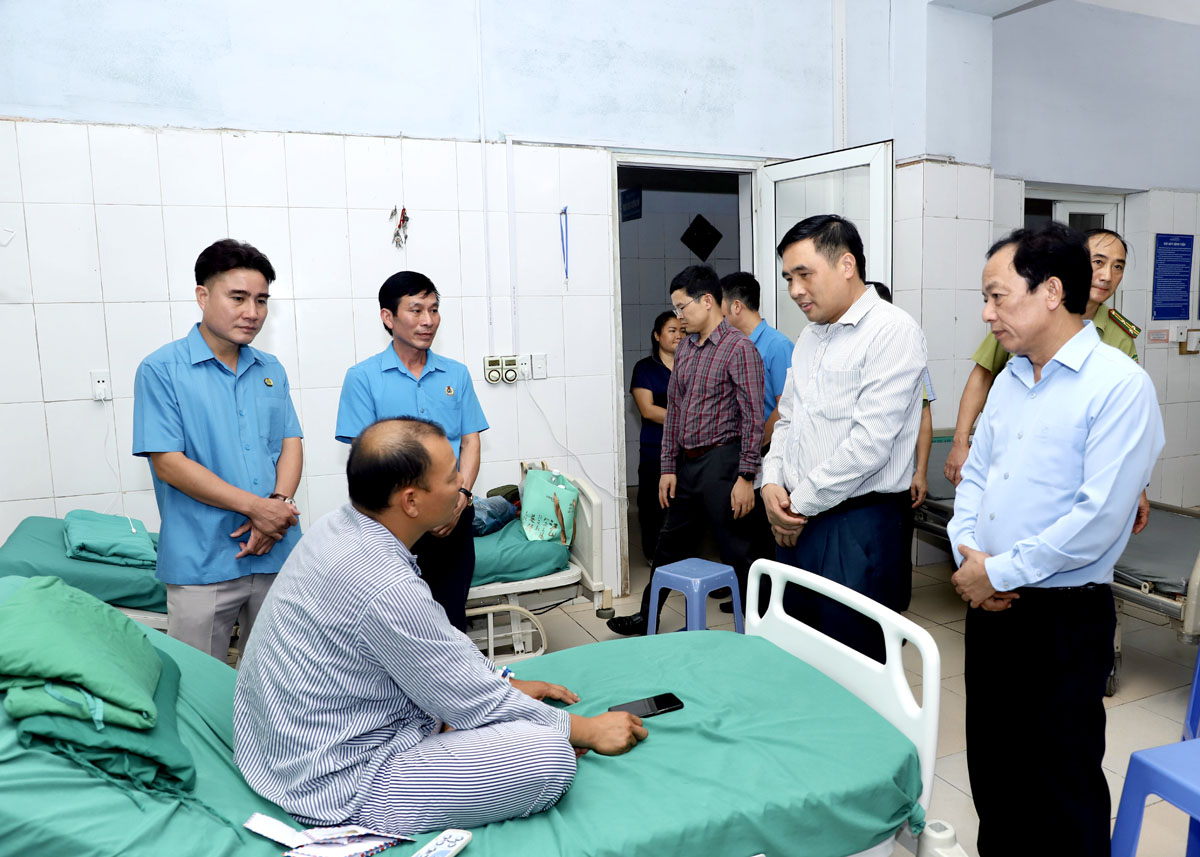 Thứ trưởng Bộ NNPTNT đề nghị Hà Giang hoàn tất chế độ cho cán bộ kiểm lâm tử nạn vụ cháy rừng Tây Côn Lĩnh- Ảnh 2.