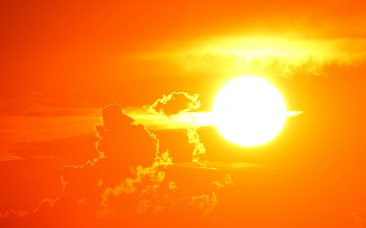 Việt Nam ghi nhận ngày nắng nóng nhất năm 2024 với 43,2 độ C tại Đông Hà (Quảng Trị)- Ảnh 1.