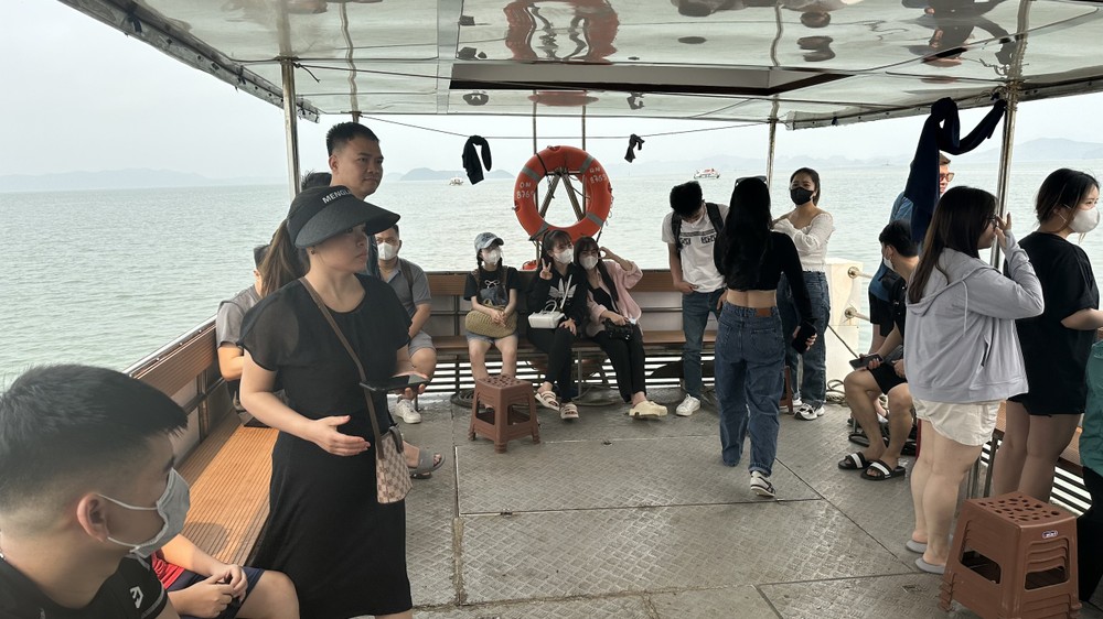 Quảng Ninh: Vì sao du khách mắc kẹt ngoài biển Vân Đồn khi đi nghỉ lễ tại đảo Quan Lạn?- Ảnh 2.