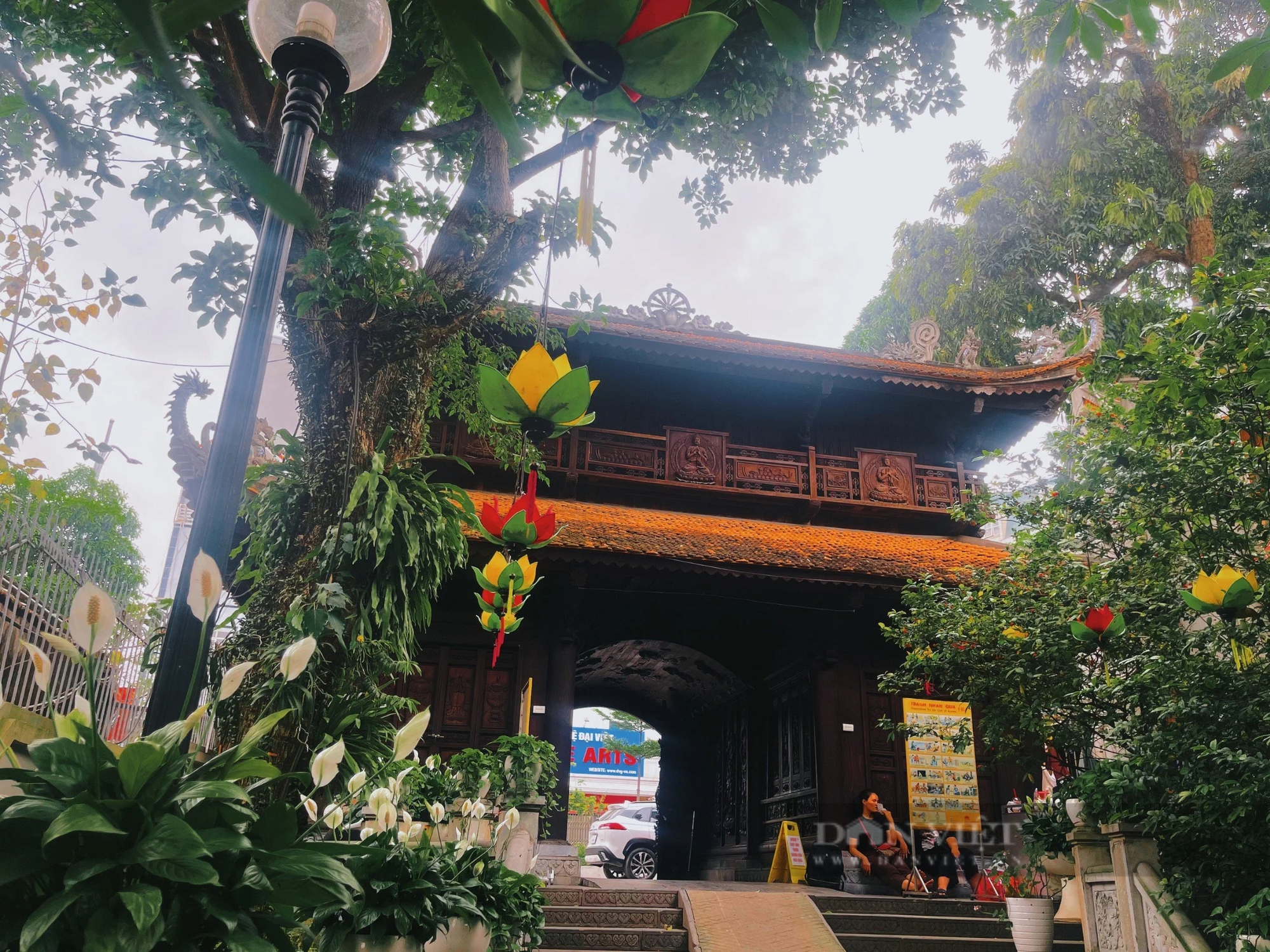 Chùa Vạn Niên - Ngôi chùa cổ ngàn năm tuổi bên bờ Hồ Tây- Ảnh 1.