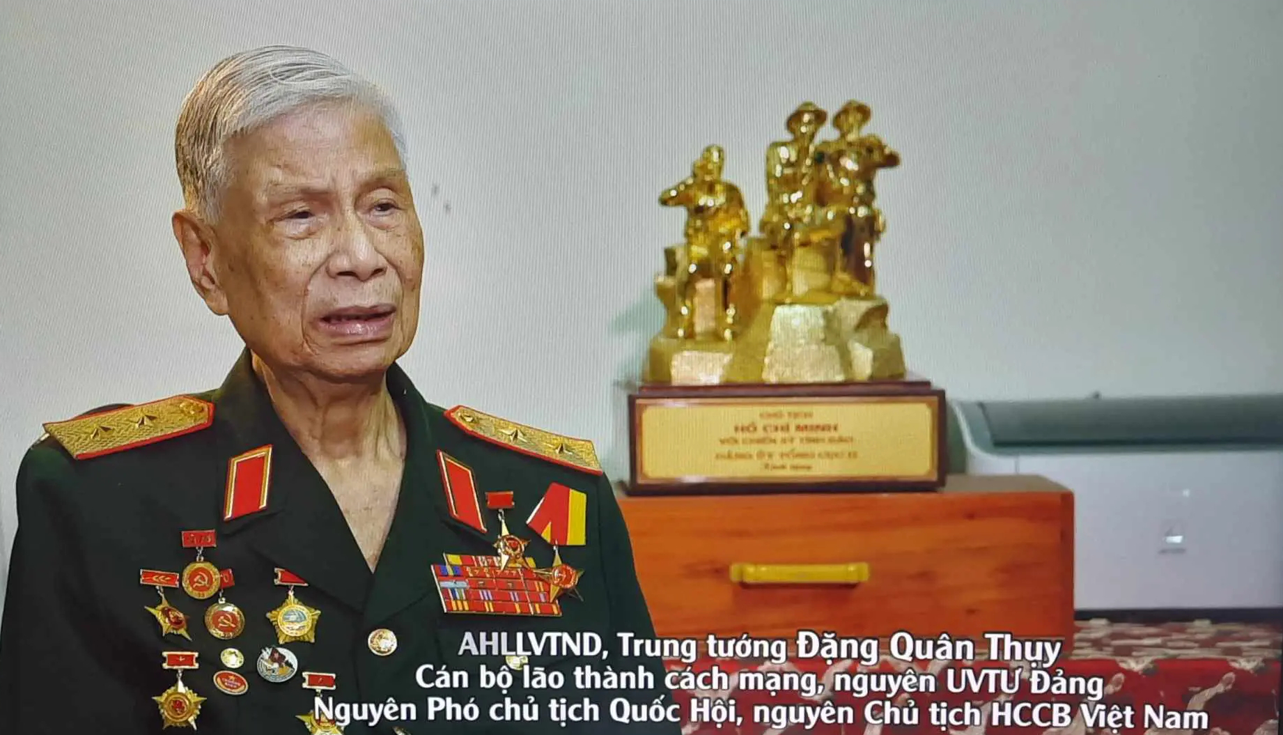 Những câu chuyện phía sau phim tài liệu "Đồng hành cùng lịch sử" theo lời kể của NSƯT Nguyễn Quang Tuấn- Ảnh 10.
