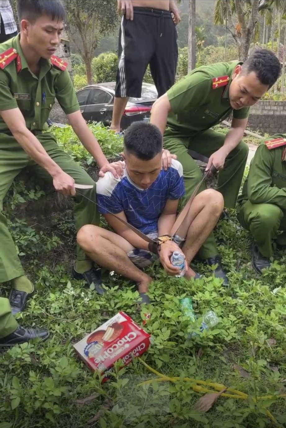 Phạm nhân Mai Văn Đệ khai lý do trốn trại bất ngờ, vì "nặng tình, về cản vợ đi nước ngoài"- Ảnh 1.