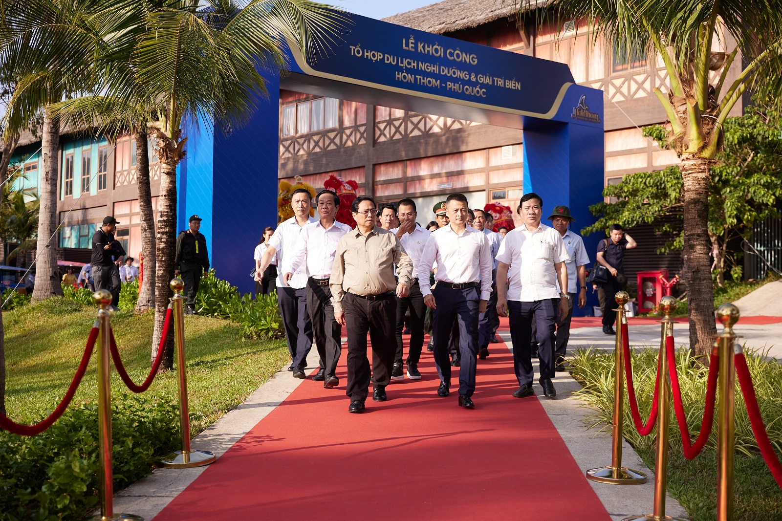 Thủ tướng Phạm Minh Chính khảo sát các dự án tại Thị trấn Hoàng Hôn, Phú Quốc - Ảnh 1.