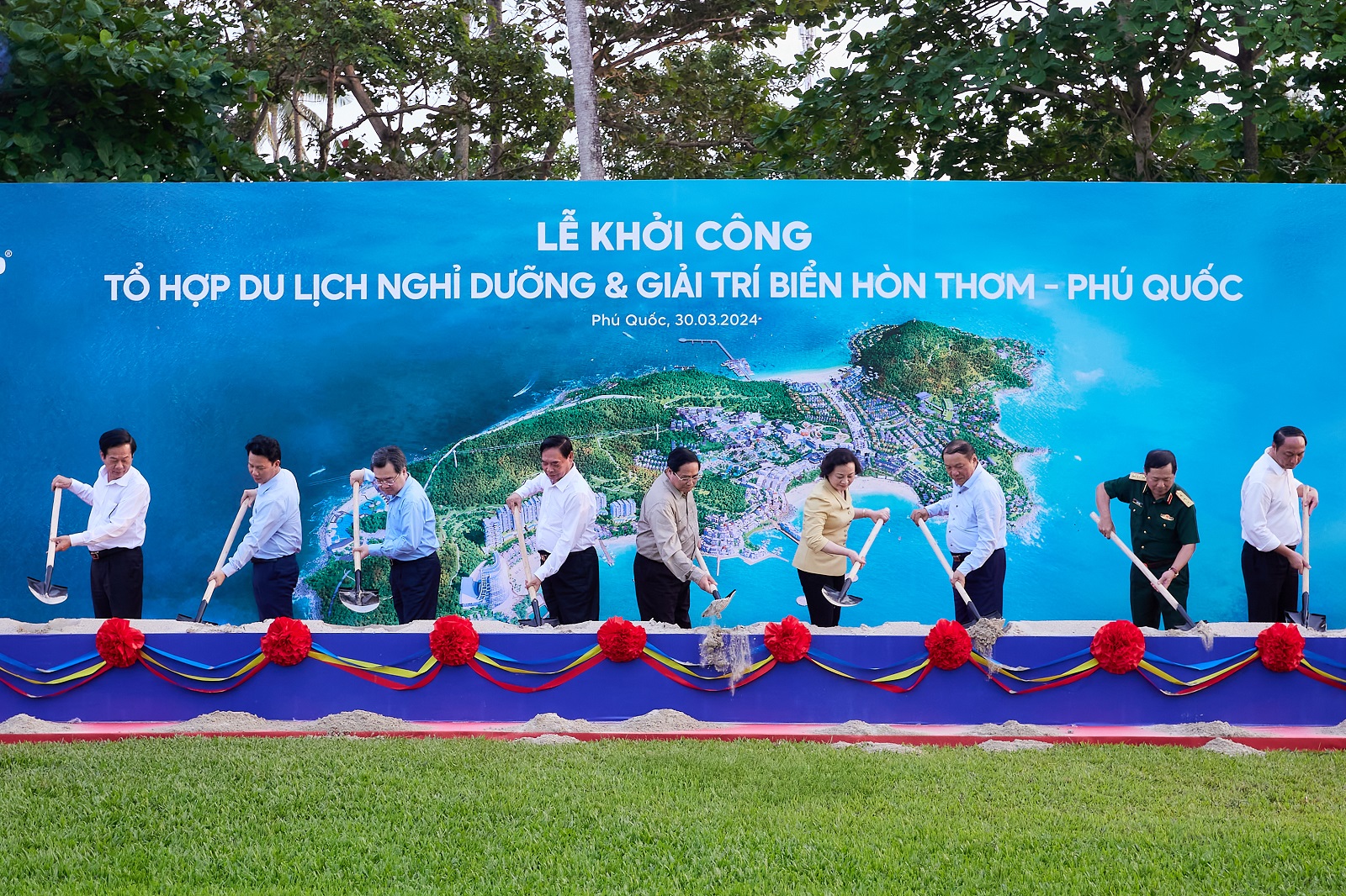 Thủ tướng Phạm Minh Chính khảo sát các dự án tại Thị trấn Hoàng Hôn, Phú Quốc - Ảnh 2.