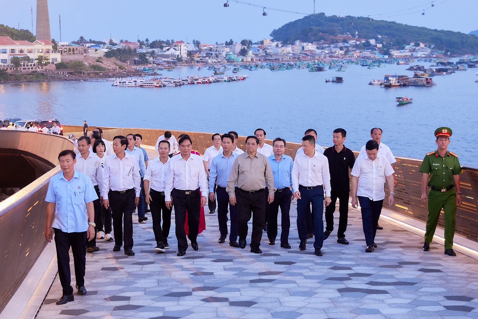 Thủ tướng Phạm Minh Chính khảo sát các dự án tại Thị trấn Hoàng Hôn, Phú Quốc - Ảnh 5.