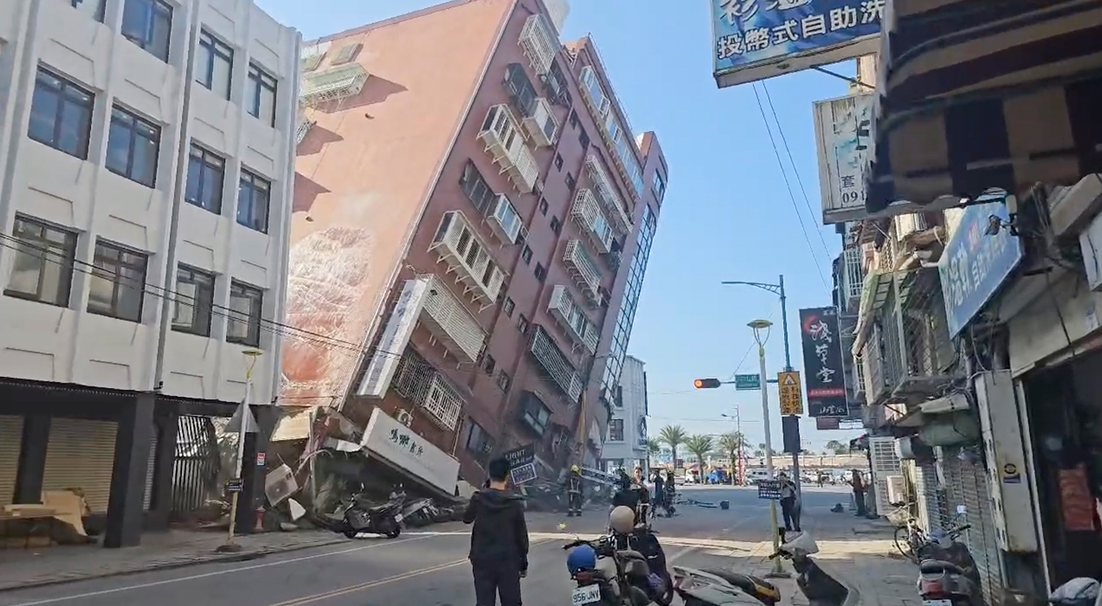 Động đất mạnh nhất 25 năm qua ở Đài Loan, lao động Việt hoảng sợ tìm nhau- Ảnh 1.