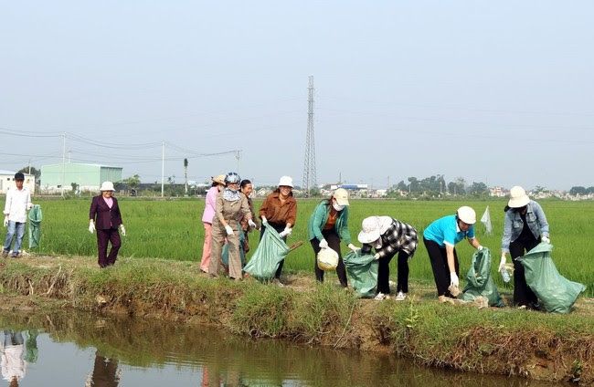 TT-Huế: Lan tỏa phong trào nông dân nói không với bao bì thuốc BVTV và đốt rơm rạ trên đồng ruộng- Ảnh 2.