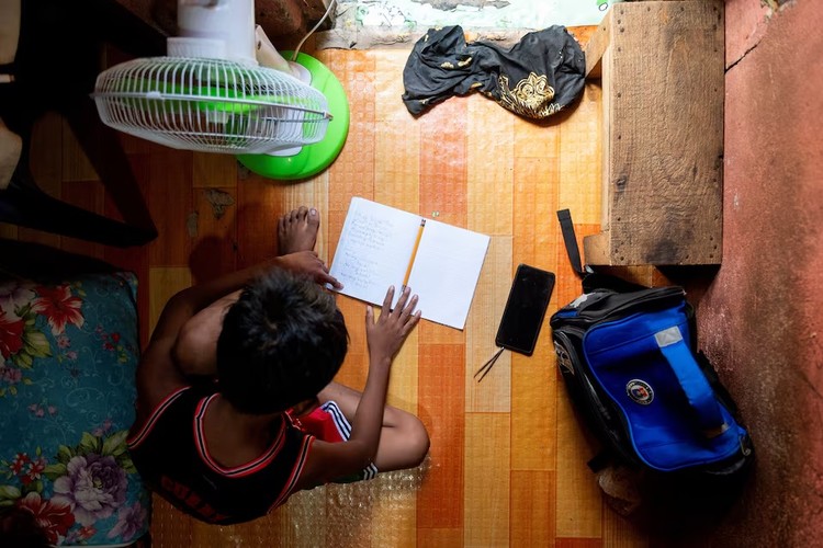 Nóng như thiêu ở Philippines, nhiều trường học phải dạy trực tuyến- Ảnh 10.