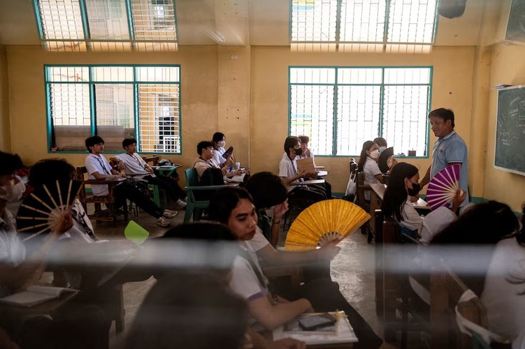 Nóng như thiêu ở Philippines, nhiều trường học phải dạy trực tuyến- Ảnh 13.