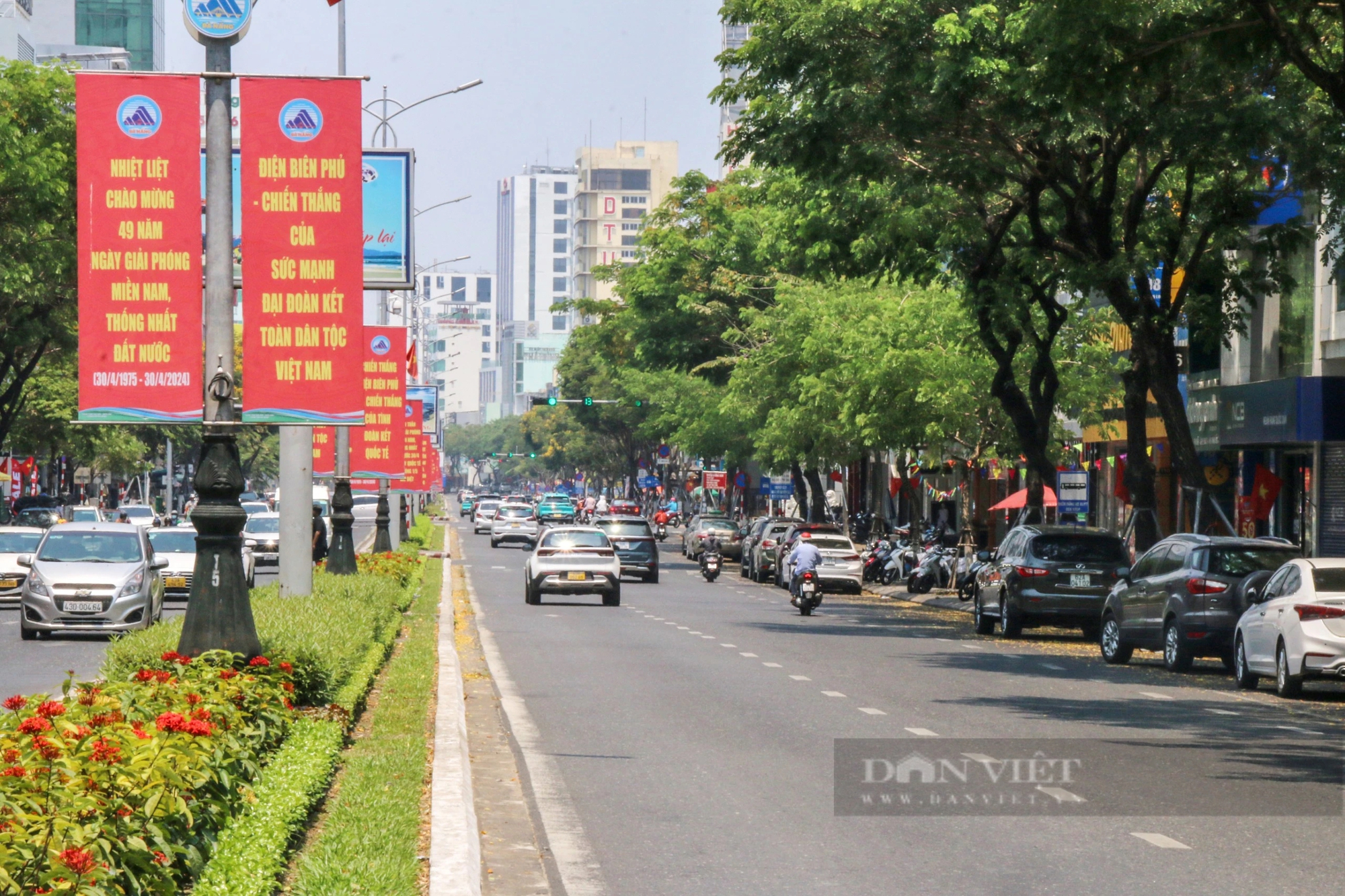 Đà Nẵng nắng nóng vượt 40 độ C, đường phố vắng tanh dù đang trong kỳ nghỉ lễ- Ảnh 2.