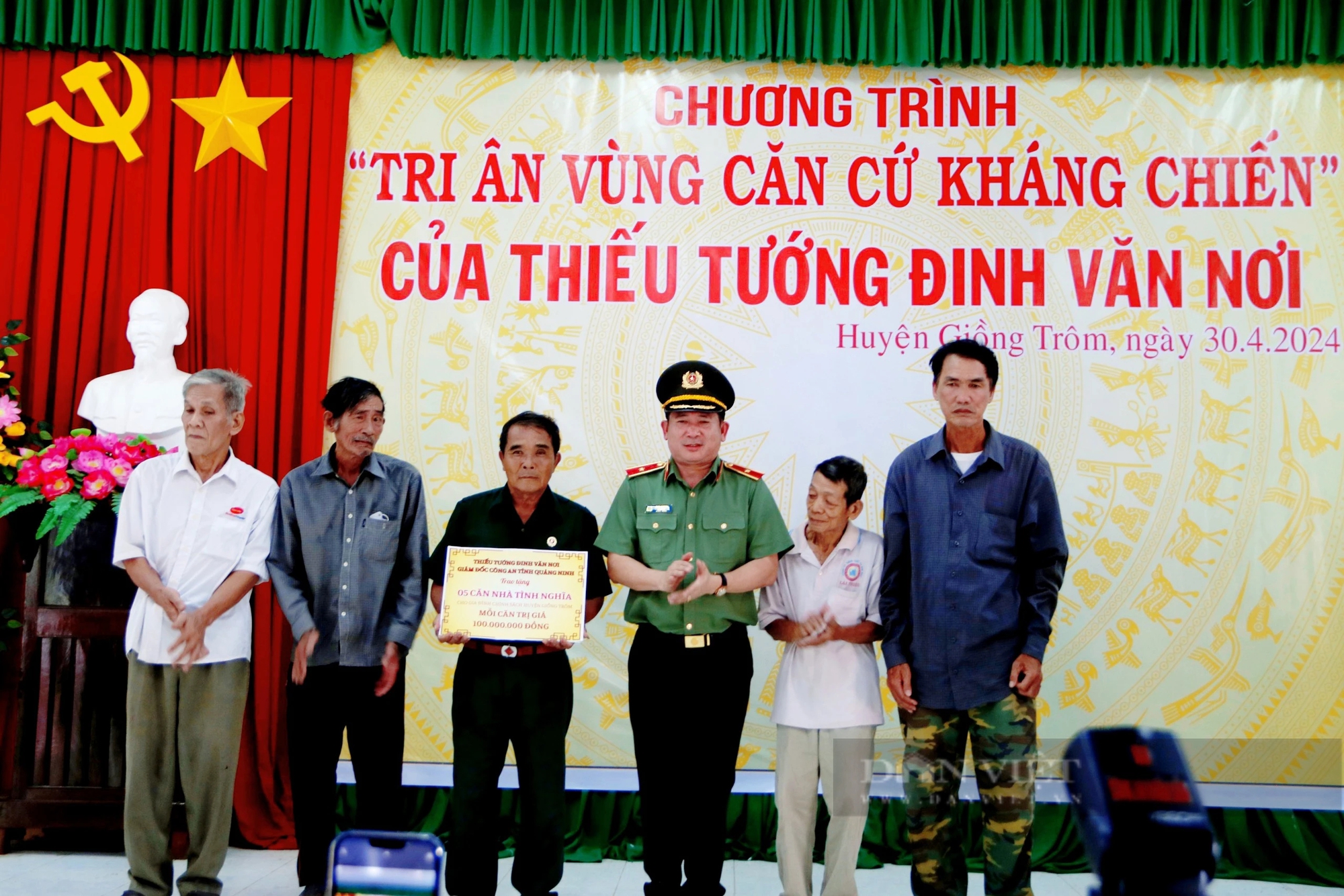 Thiếu tướng Đinh Văn Nơi tri ân người có công với cách mạng tại Giồng Trôm, tỉnh Bến Tre- Ảnh 2.