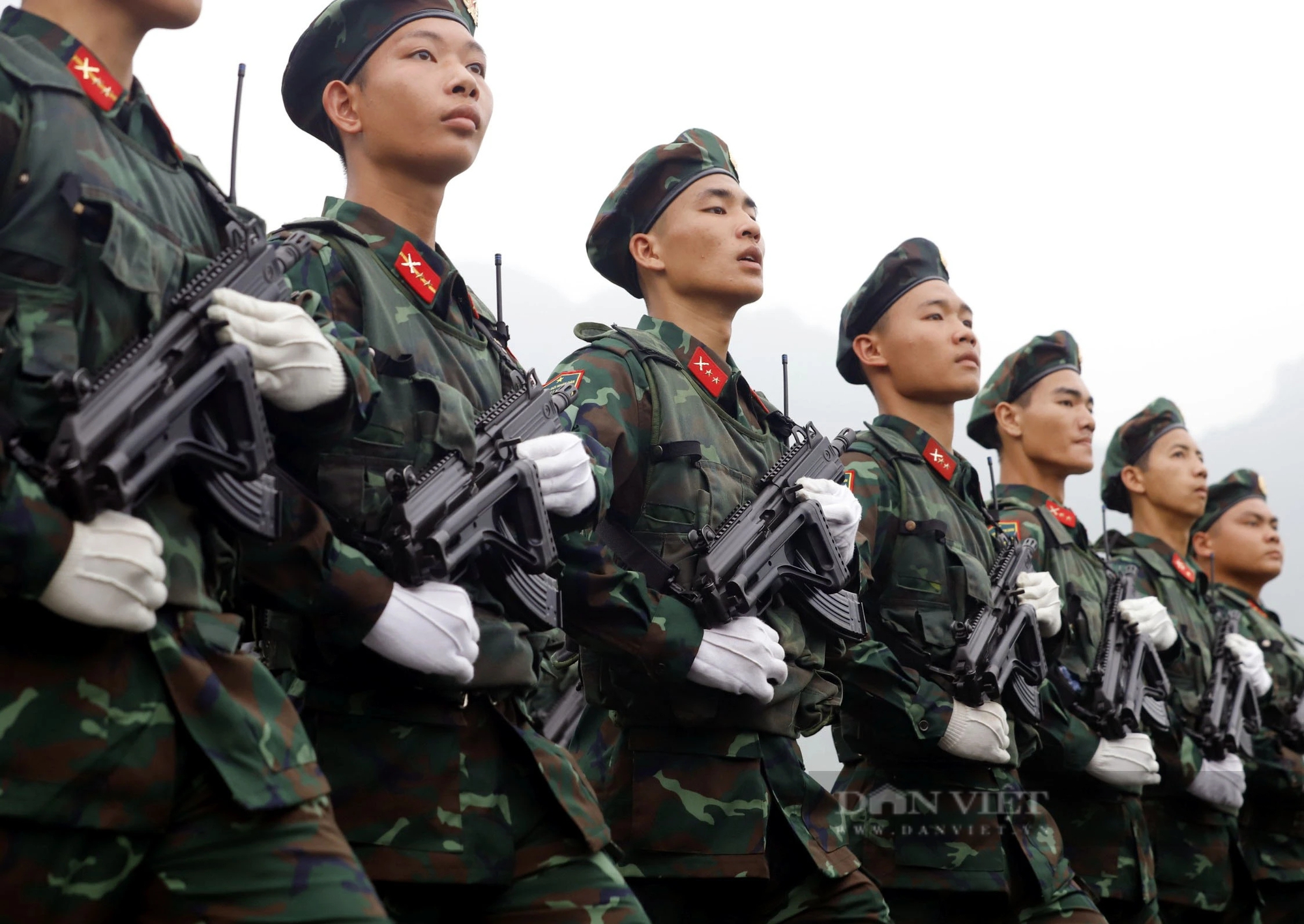 Ảnh ấn tượng về các lực lượng tham gia diễu binh, diễu hành kỷ niệm 70 năm chiến thắng Điện Biên Phủ- Ảnh 12.
