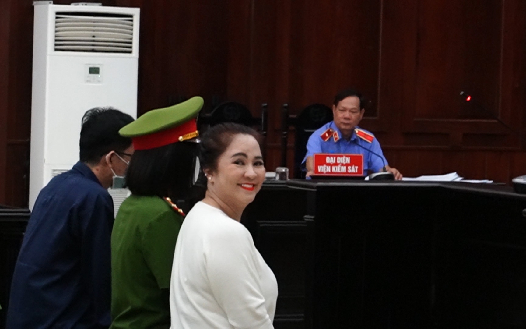 Clip: Hình ảnh CEO Nguyễn Phương Hằng hầu tòa phúc thẩm trong vụ án có liên quan