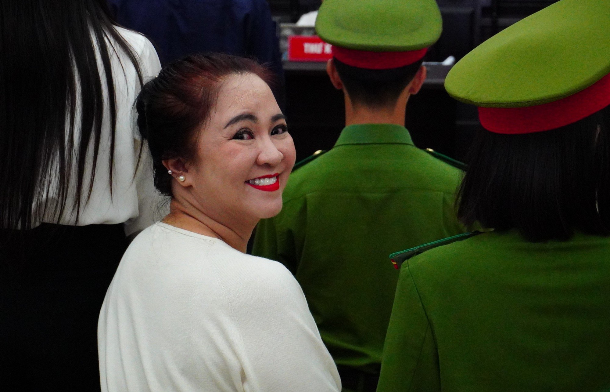 Bị cáo Nguyễn Phương Hằng lại hầu tòa trong một vụ án liên quan- Ảnh 1.