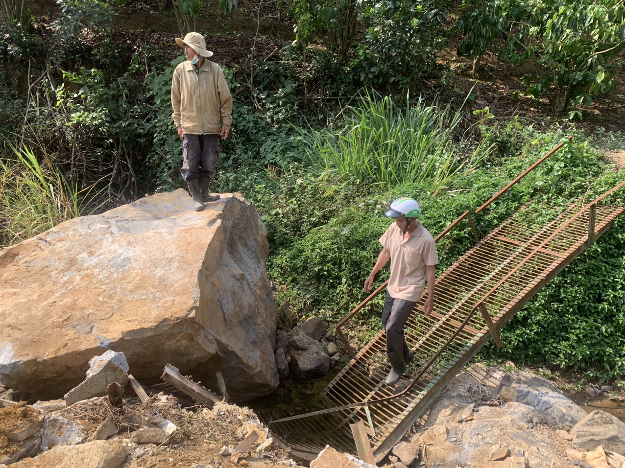 Lâm Đồng: Doanh nghiệp nổ mìn phá đá, vườn cây của nông dân dập nát, nhìn mà hoang mang- Ảnh 5.