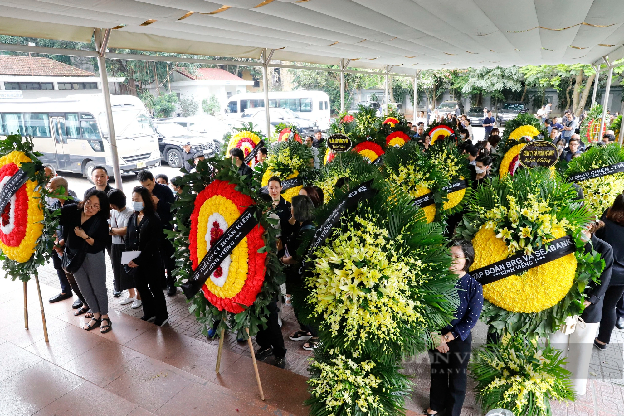 Lễ tang nhà báo Trần Mai Hạnh, người chứng kiến và viết bài tường thuật đầu tiên tại Dinh Độc Lập ngày 30/4/1975- Ảnh 11.
