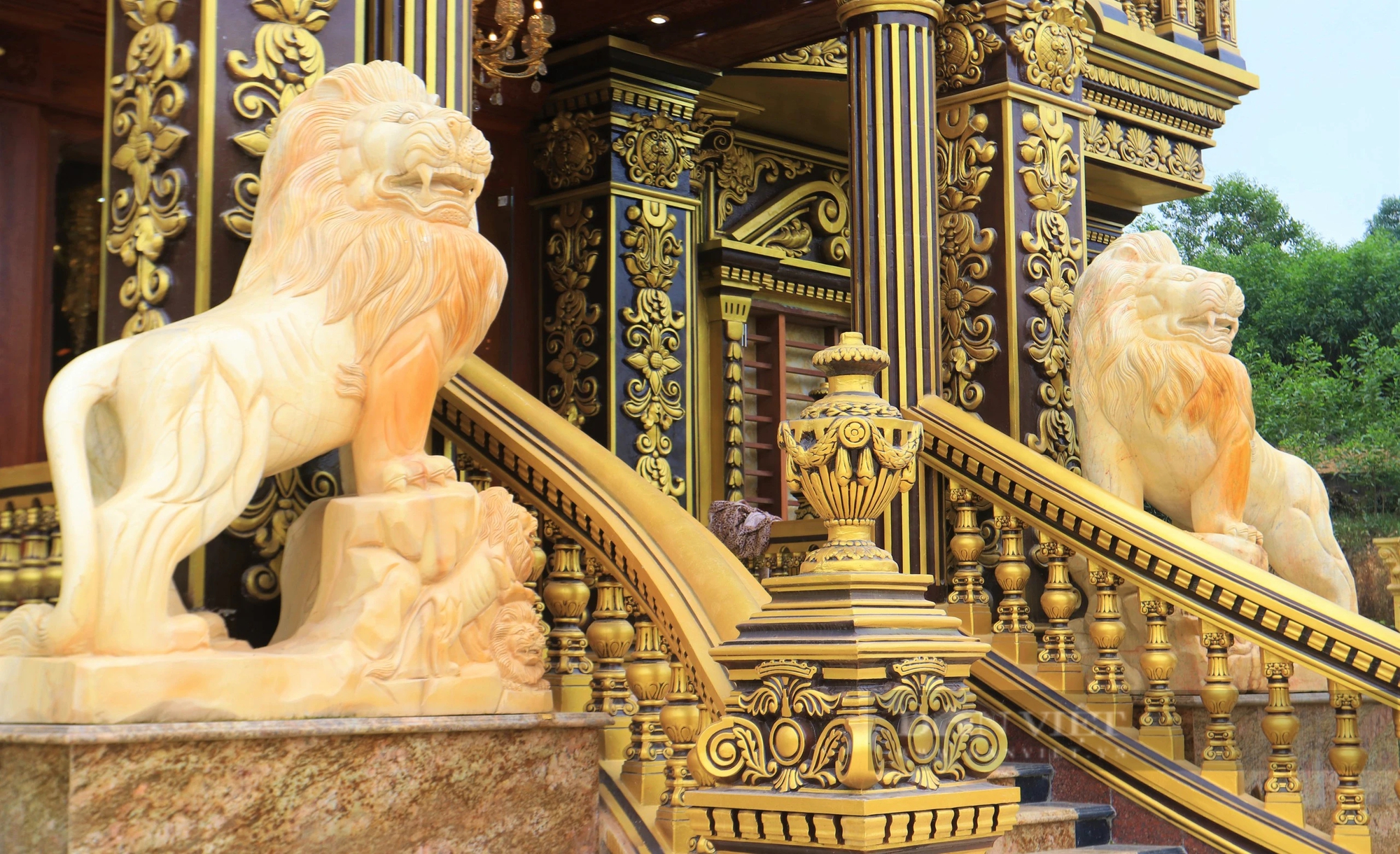 Khám phá lâu đài dát vàng của "đại gia đồng nát" Nghệ An, đang mở cửa miễn phí cho khách tham quan- Ảnh 4.