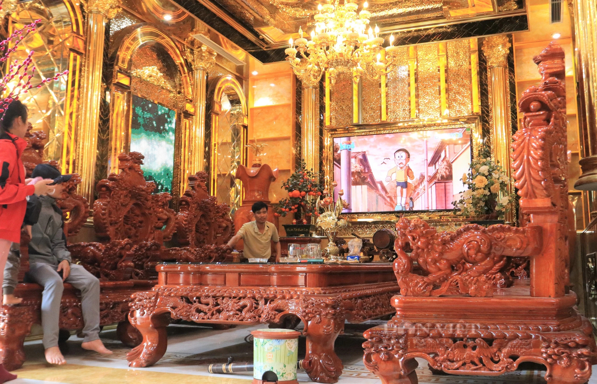 Khám phá lâu đài dát vàng của "đại gia đồng nát" Nghệ An, đang mở cửa miễn phí cho khách tham quan- Ảnh 8.