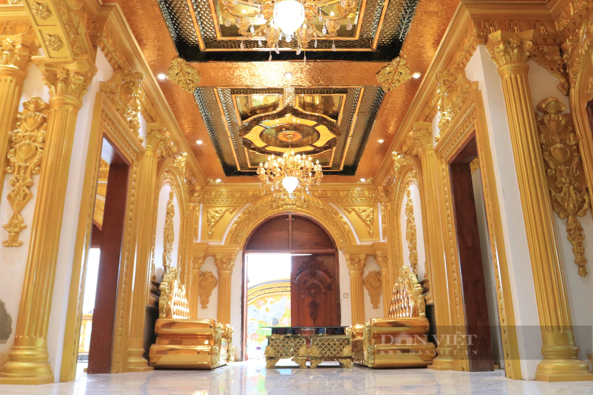 Khám phá lâu đài dát vàng của "đại gia đồng nát" Nghệ An, đang mở cửa miễn phí cho khách tham quan- Ảnh 12.