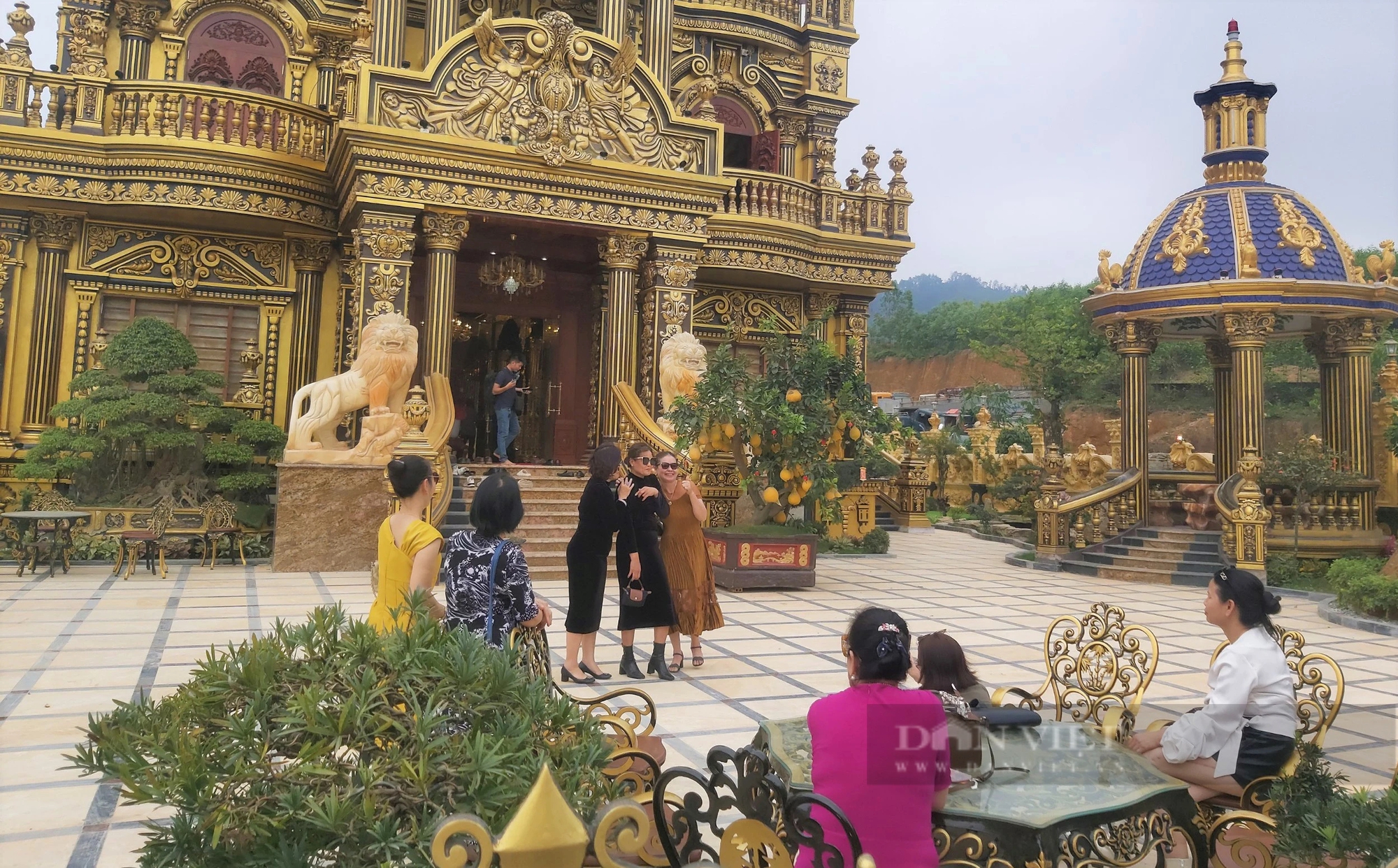 Khám phá lâu đài dát vàng của "đại gia đồng nát" Nghệ An, đang mở cửa miễn phí cho khách tham quan- Ảnh 15.