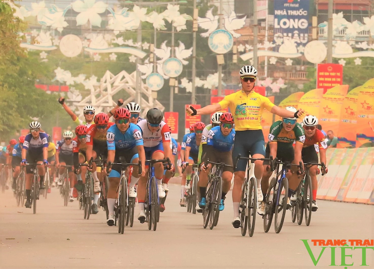 Hấp dẫn chặng 3 cuộc đua xe đạp tranh Cúp truyền hình Thành phố Hồ Chí Minh lần thứ 36 tại Hòa Bình- Ảnh 4.