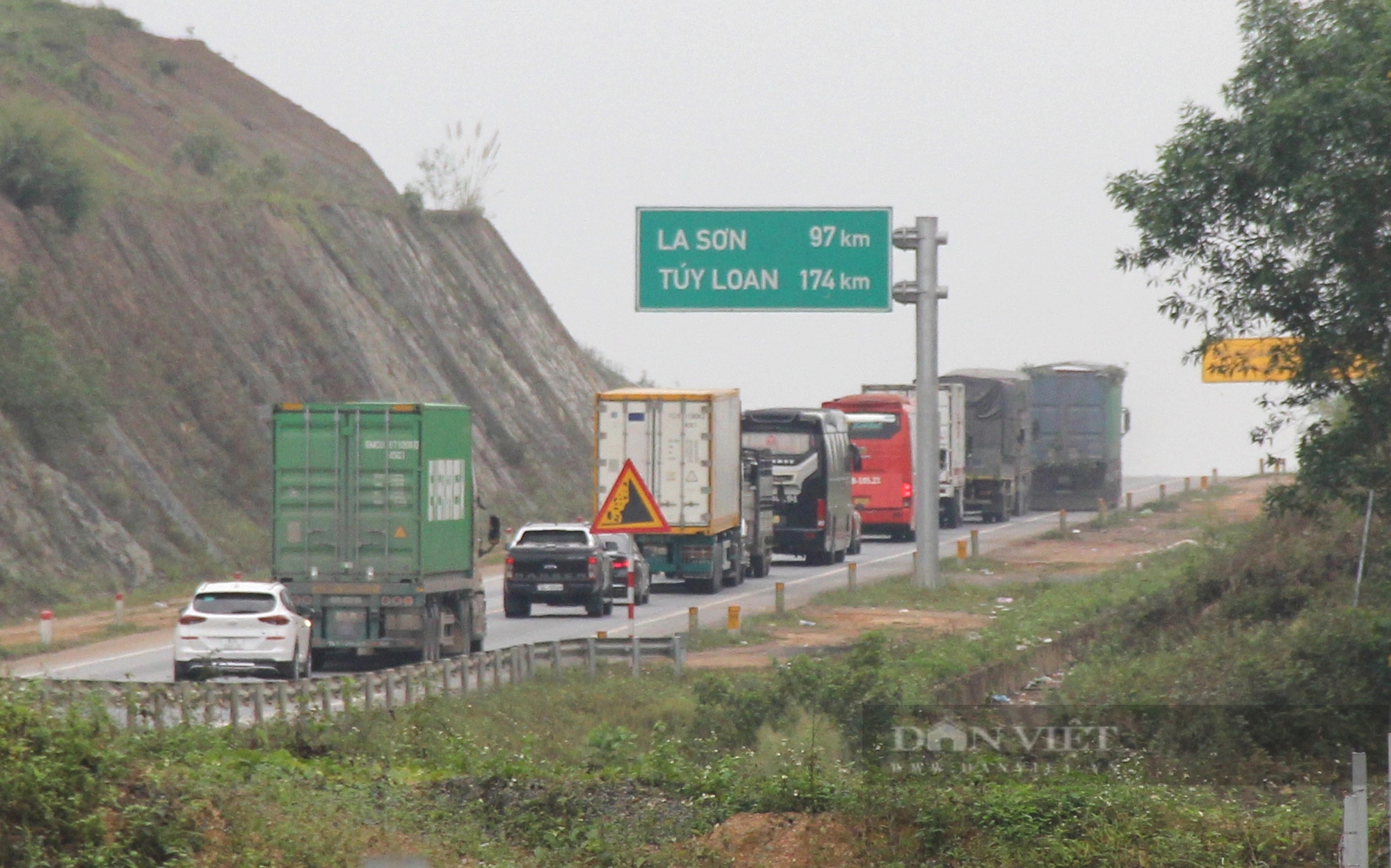 Cấm xe tải nặng vào cao tốc Cam Lộ - La Sơn: Lưu lượng xe giảm được bao nhiêu?- Ảnh 9.