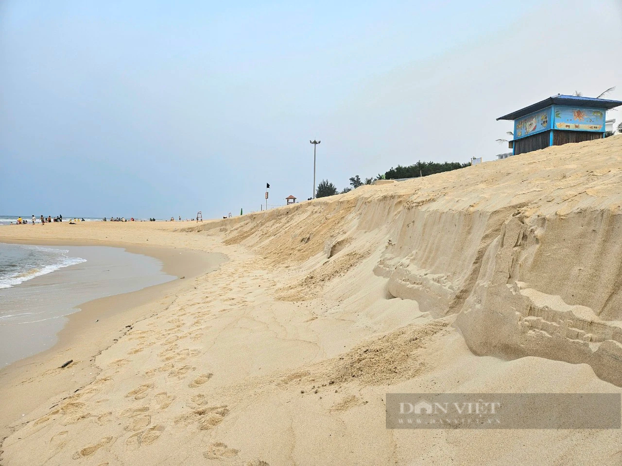 Quảng Bình: Cần sớm có phương án khắc phục xói lở bãi biển Bảo Ninh để hút khách du lịch- Ảnh 1.