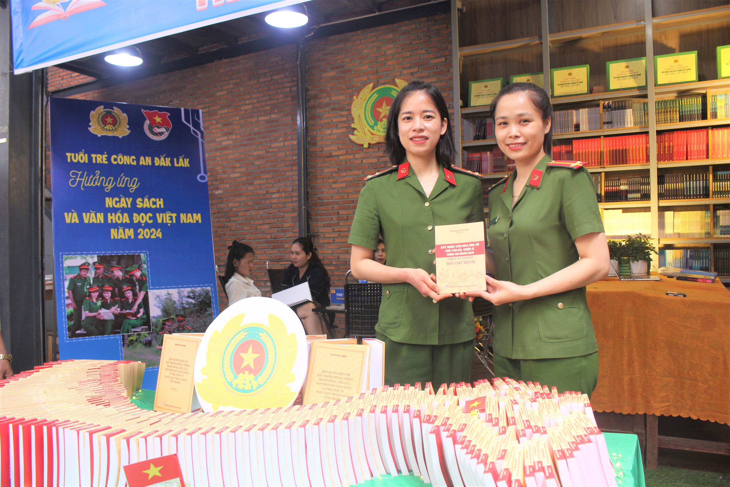Sôi nổi các hoạt động hưởng ứng Ngày Sách và Văn hóa đọc năm 2024 tại Đắk Lắk- Ảnh 11.