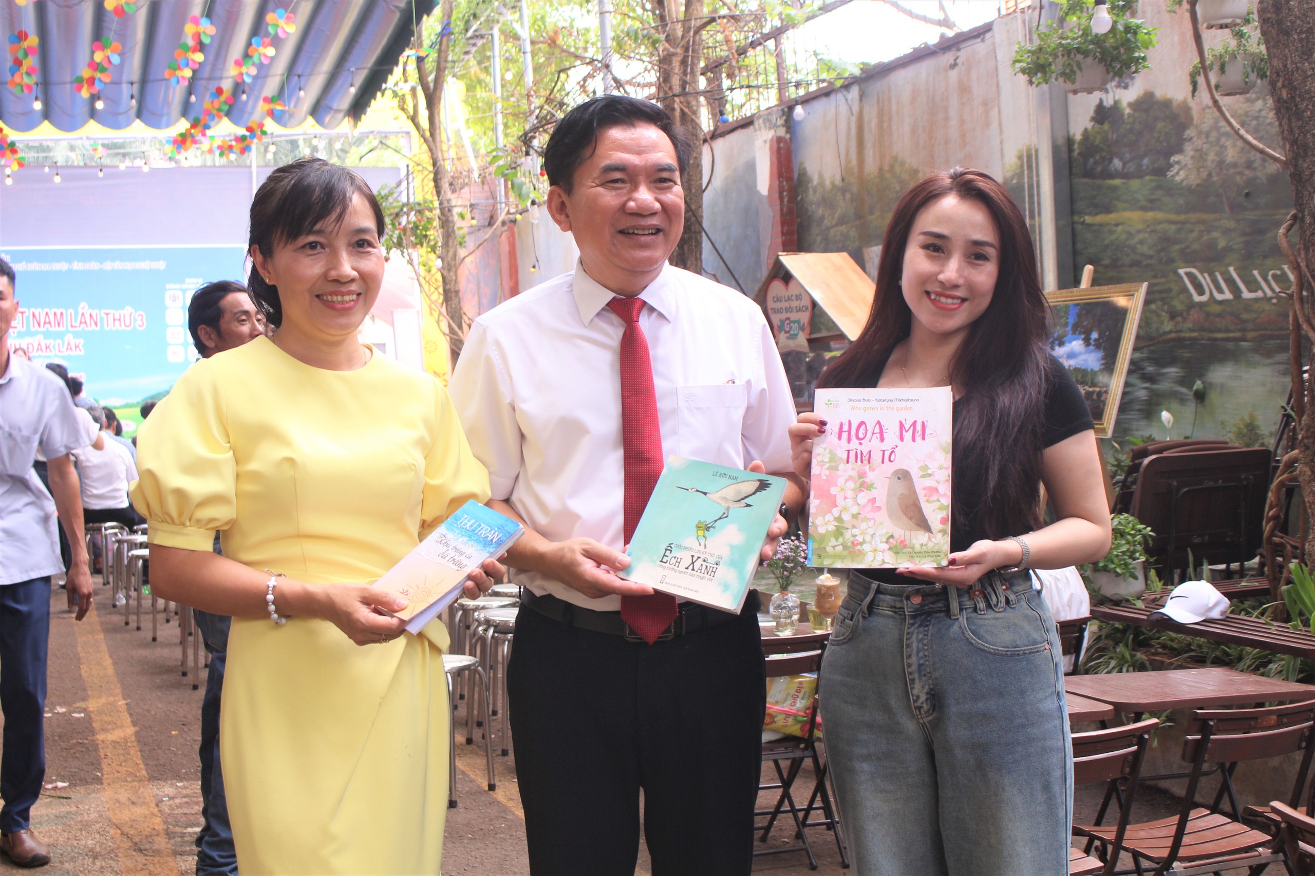 Sôi nổi các hoạt động hưởng ứng Ngày Sách và Văn hóa đọc năm 2024 tại Đắk Lắk- Ảnh 8.