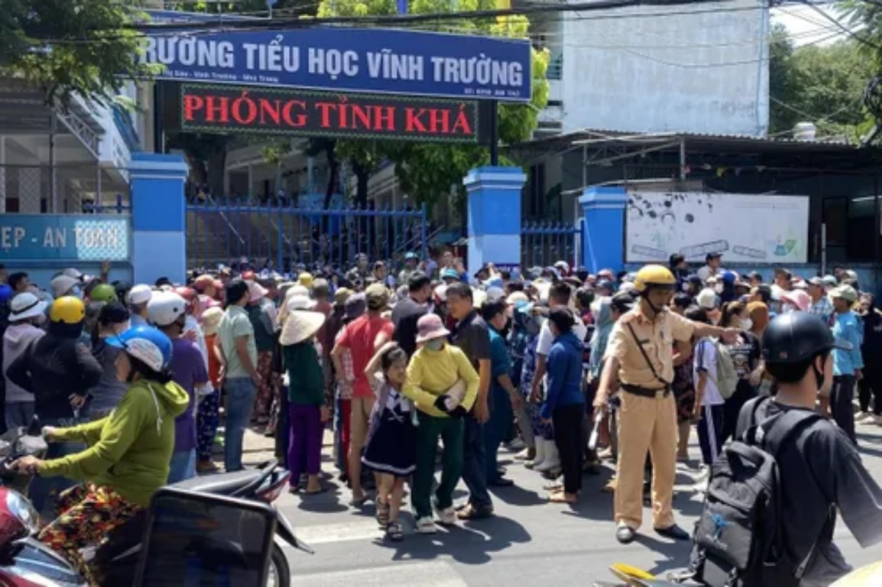 Học sinh nghi ngộ độc hàng loạt, một em tử vong ở Khánh Hoà: Chính quyền ra thông báo khẩn- Ảnh 1.