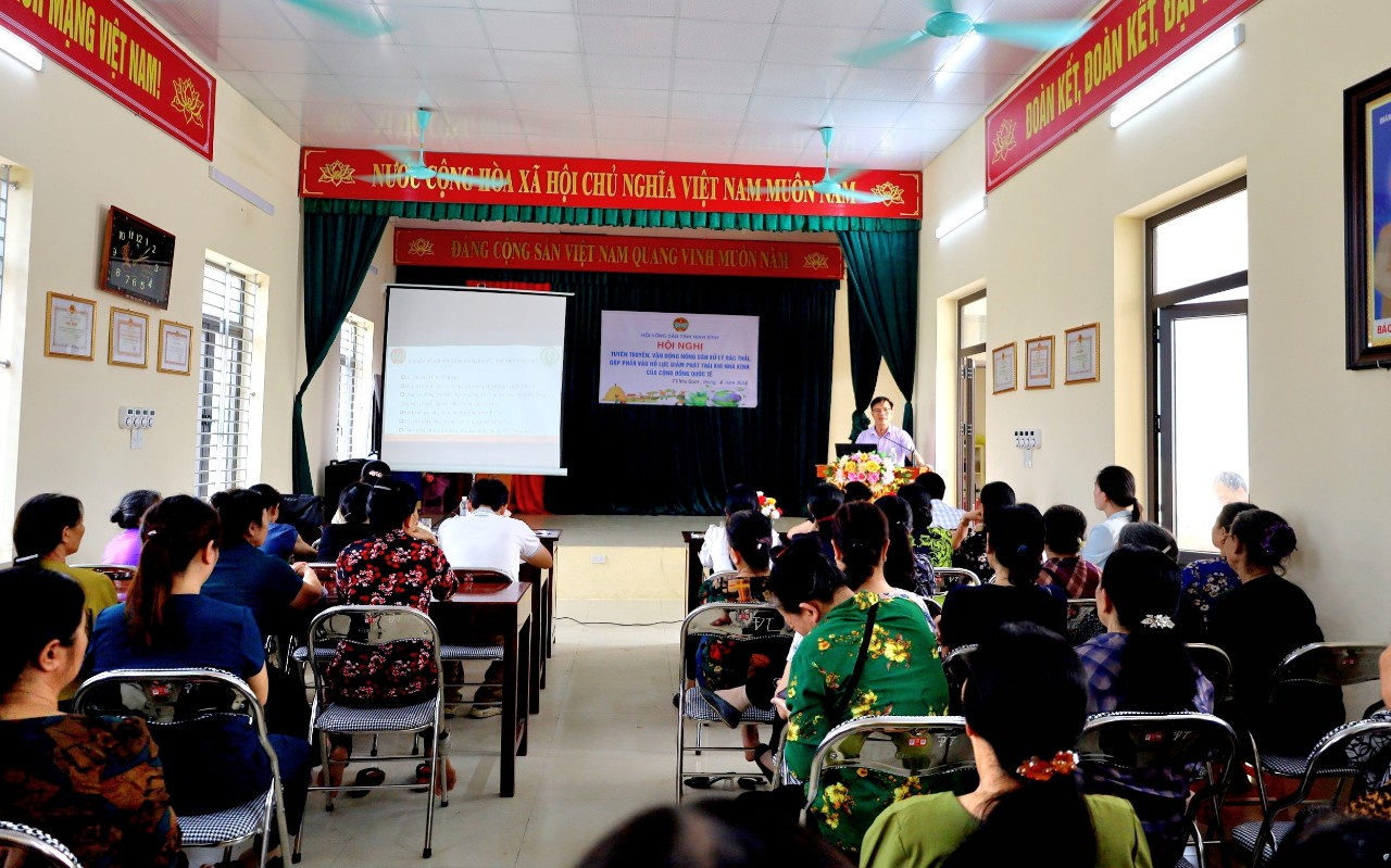 Ninh Bình: Tuyên truyền xử lý rác thải thân thiện với môi trường cho 100 cán bộ, hội viên nông dân- Ảnh 1.