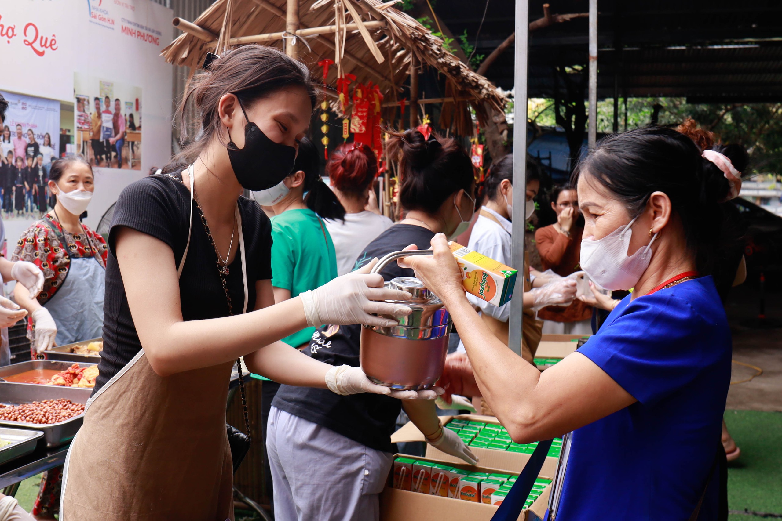 “Bén duyên” với công tác thiện nguyện tại Phiên Chợ Trái Tim- Ảnh 31.