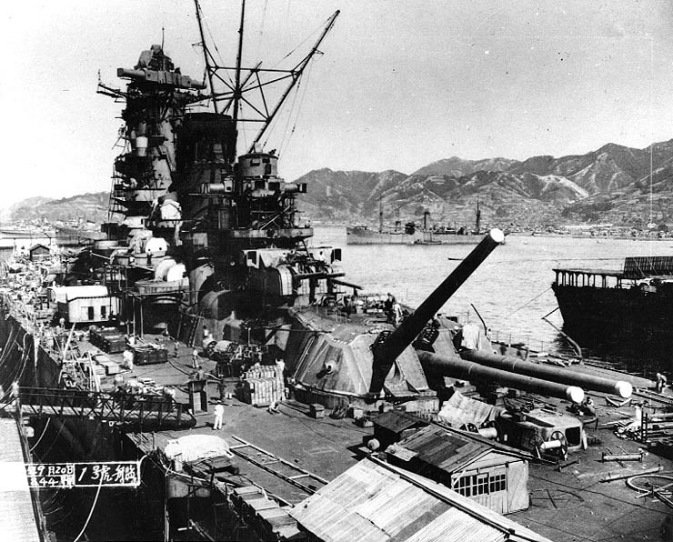 Dùng 280 tiêm kích, oanh tạc cơ và máy bay, Mỹ đánh chìm thiết giáp hạm Yamato- Ảnh 1.