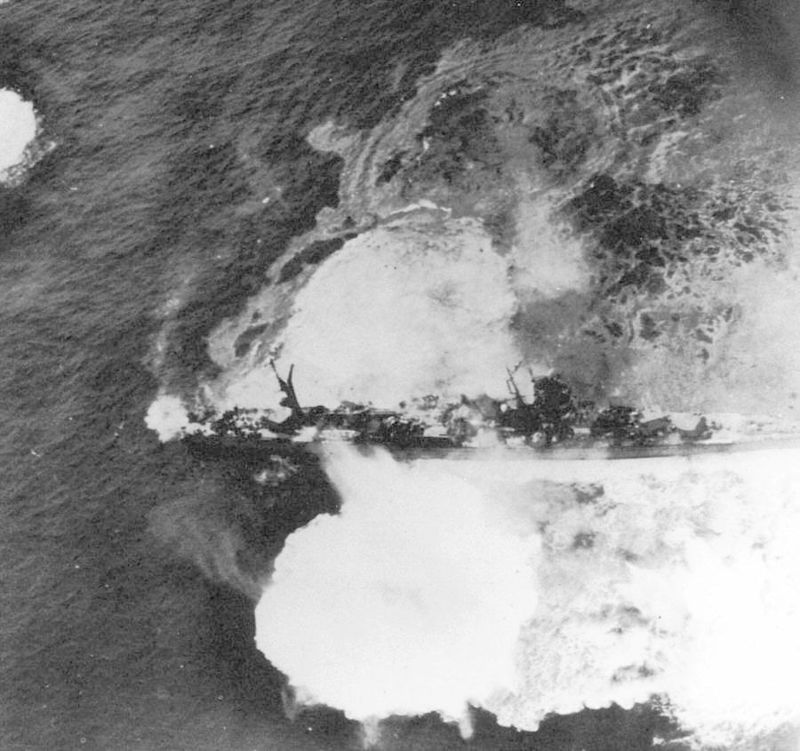 Dùng 280 tiêm kích, oanh tạc cơ và máy bay, Mỹ đánh chìm thiết giáp hạm Yamato- Ảnh 4.