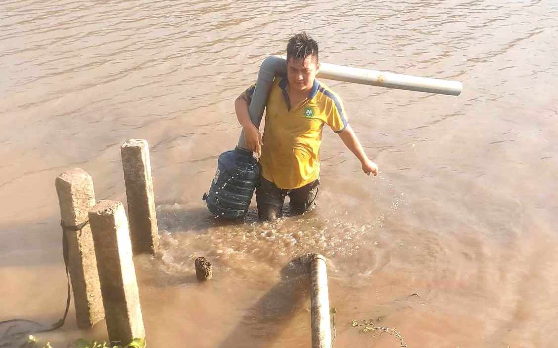Khốc liệt hạn mặn, vì sao ở Tiền Giang đang chống hạn mặn bằng nước mặn?