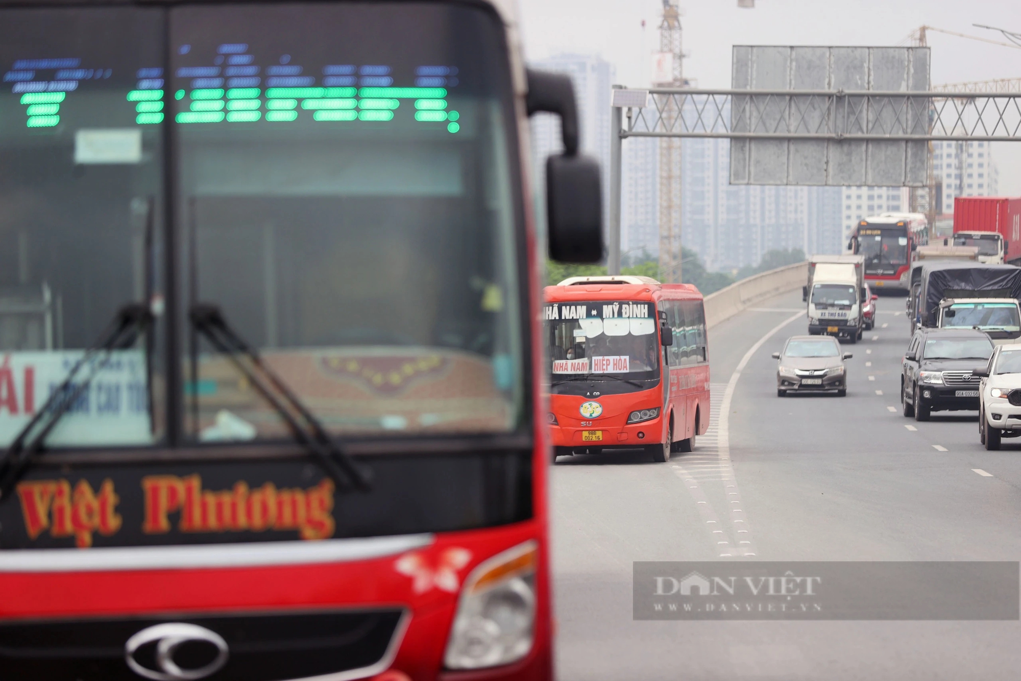 Hình ảnh xử phạt hàng loạt xe khách dừng đón trả khách sai quy định tại Hà Nội- Ảnh 11.