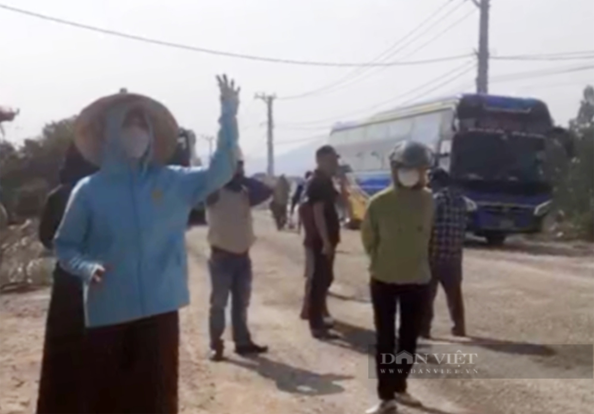 Dân bức xúc "chặn" thi công cung đường "đau khổ" nhất Bình Định- Ảnh 1.