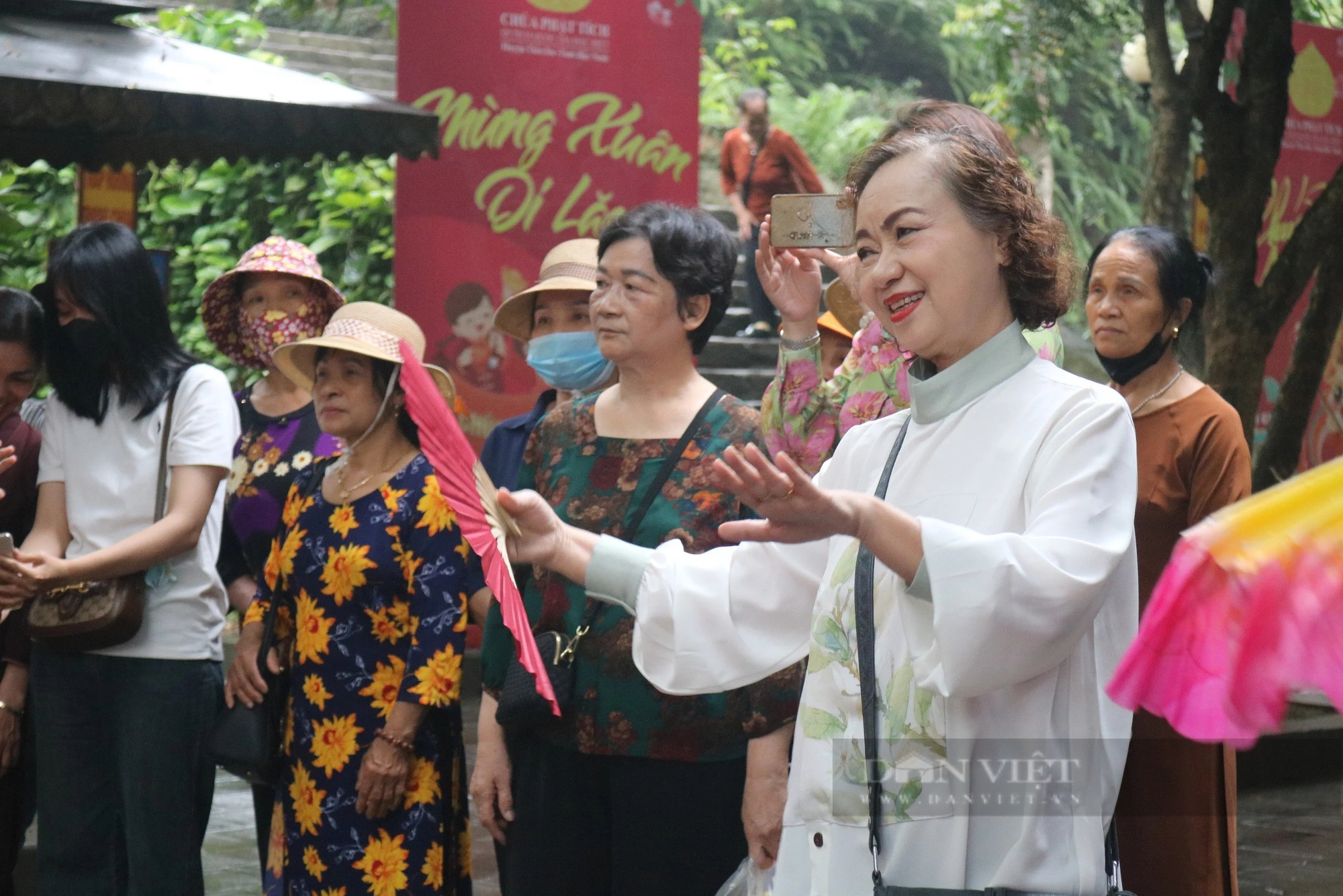 Bắc Ninh: Trình diễn nghệ thuật dân gian truyền thống tại di tích quốc gia đặc biệt- Ảnh 2.