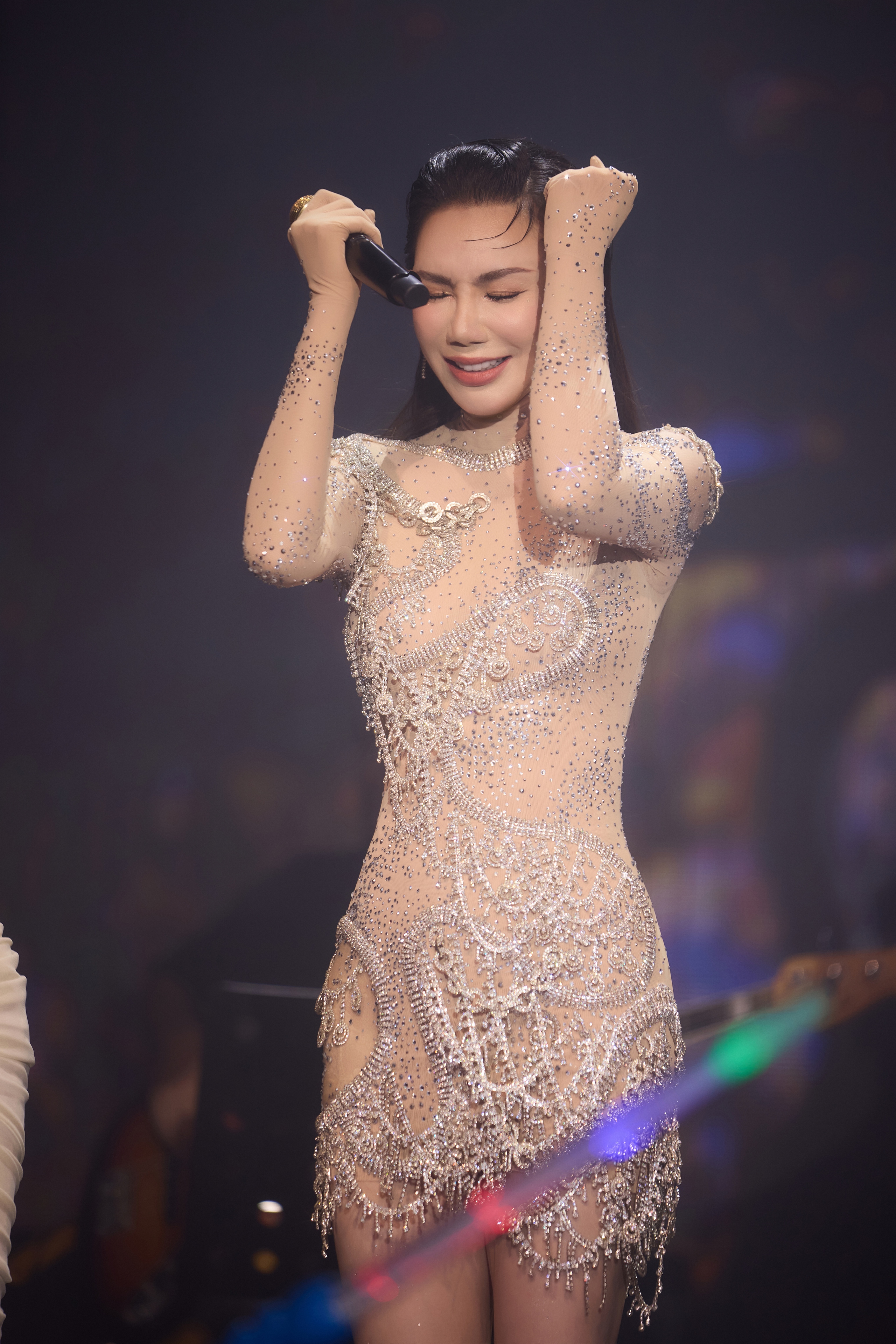 Hồ Quỳnh Hương bật khóc và bản hát live  có "1-0-2" ca khúc "Cứ để cho em"- Ảnh 4.