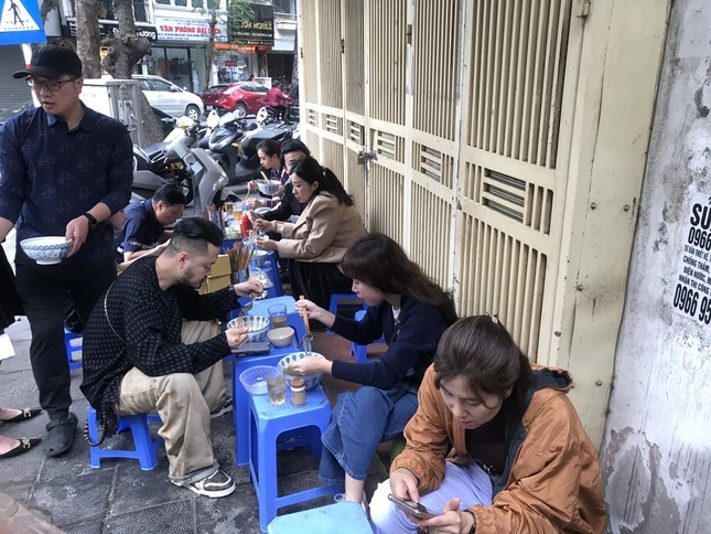 Lý do nhiều người Việt nhịn ăn sáng, thích 'đu trend' đường phố- Ảnh 2.