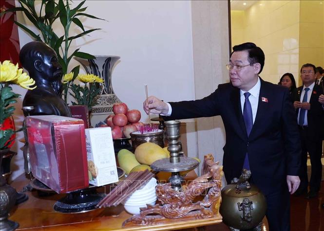 Chủ tịch Quốc hội Vương Đình Huệ gặp gỡ cộng đồng người Việt Nam tại Trung Quốc- Ảnh 3.