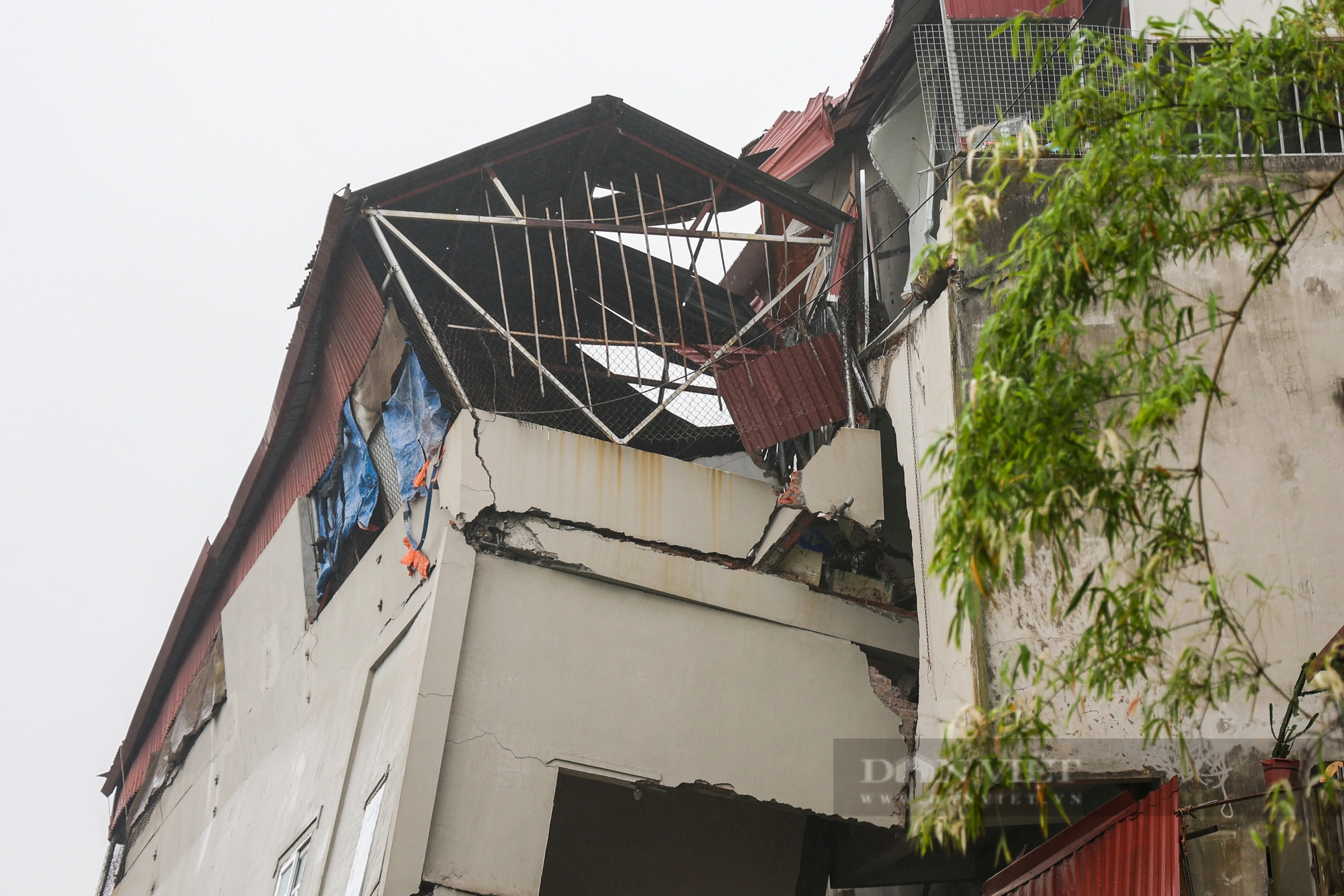Cận cảnh 6 căn nhà bị đổ sập xuống sông Cầu tại Bắc Ninh- Ảnh 3.