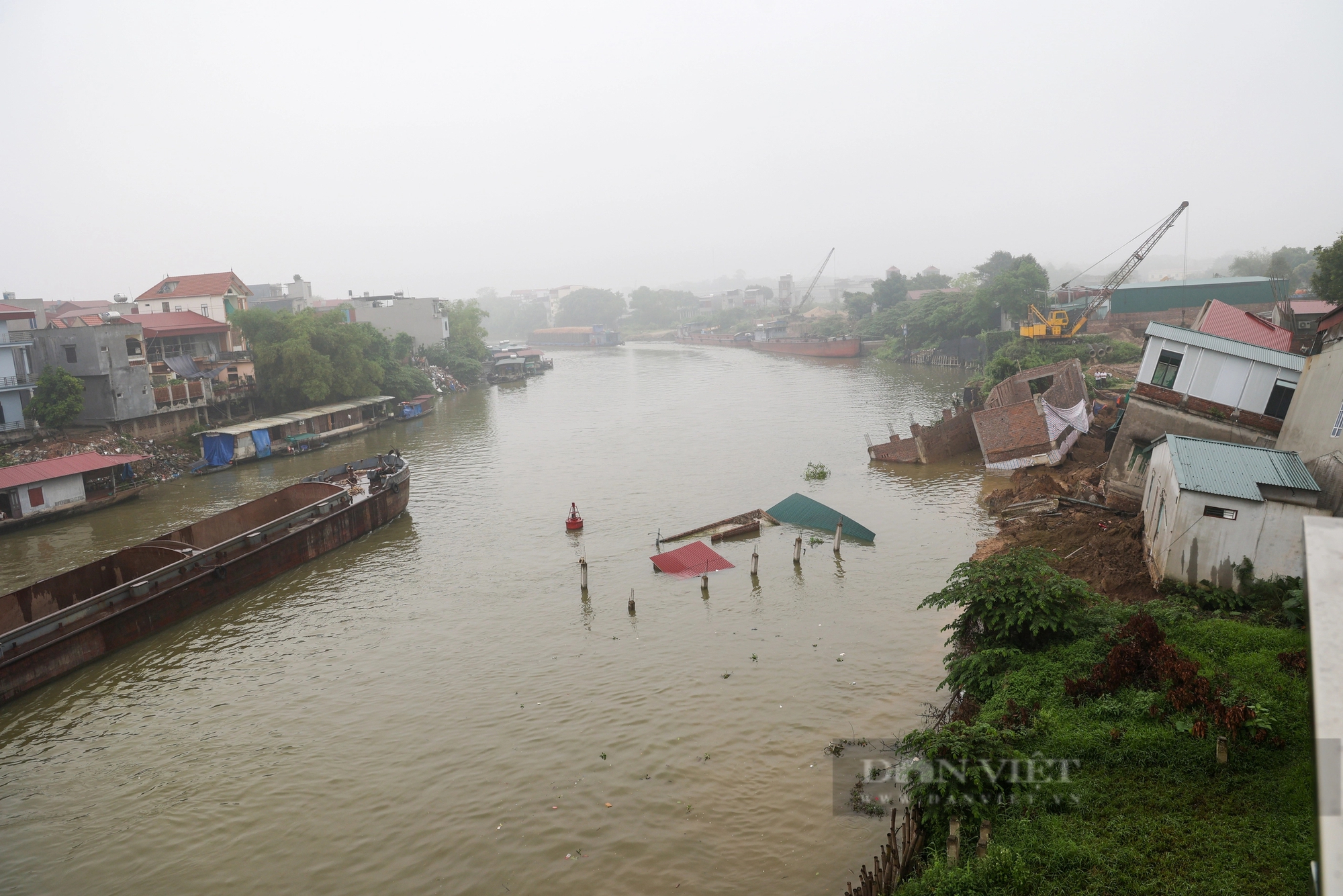 Cận cảnh 6 căn nhà bị đổ sập xuống sông Cầu tại Bắc Ninh- Ảnh 5.