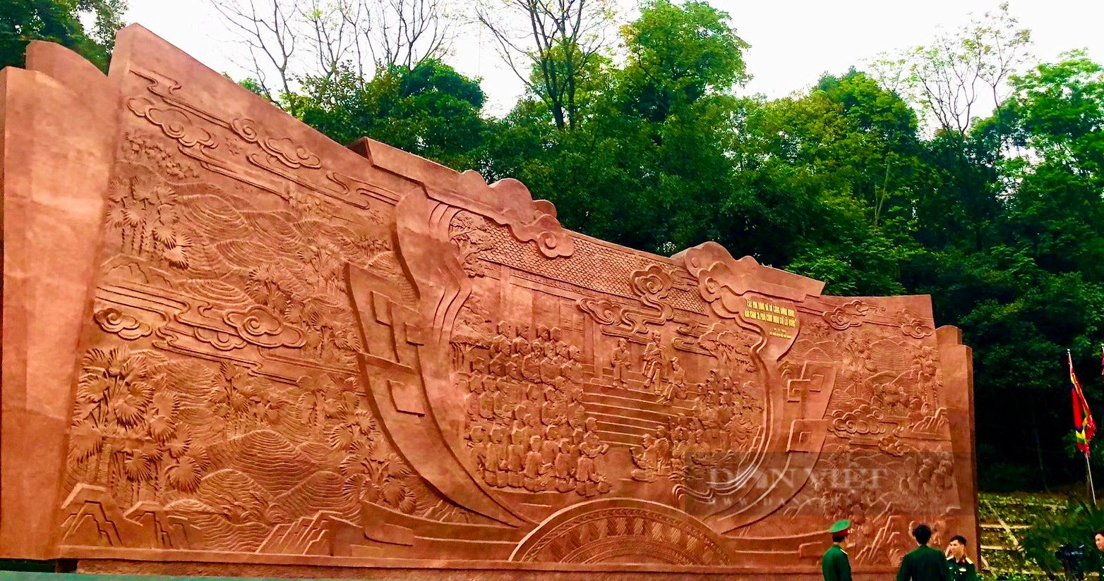 Hình ảnh bức phù điêu bằng hợp kim đồng khắc câu nói bất hủ của Bác Hồ tại đền Hùng Phú Thọ- Ảnh 7.