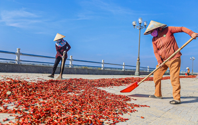 Đường ngàn tỷ đẹp nhất, nhì tỉnh Quảng Ngãi đỏ “lừ” vì ớt - Ảnh 7.