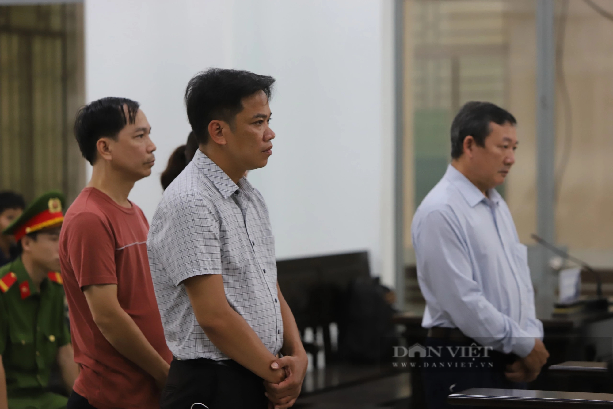 Xét xử cựu CDC Khánh Hòa nhận tiền "lót tay" gần 2 tỷ đồng: Hai bị cáo có đơn xin vắng mặt- Ảnh 4.