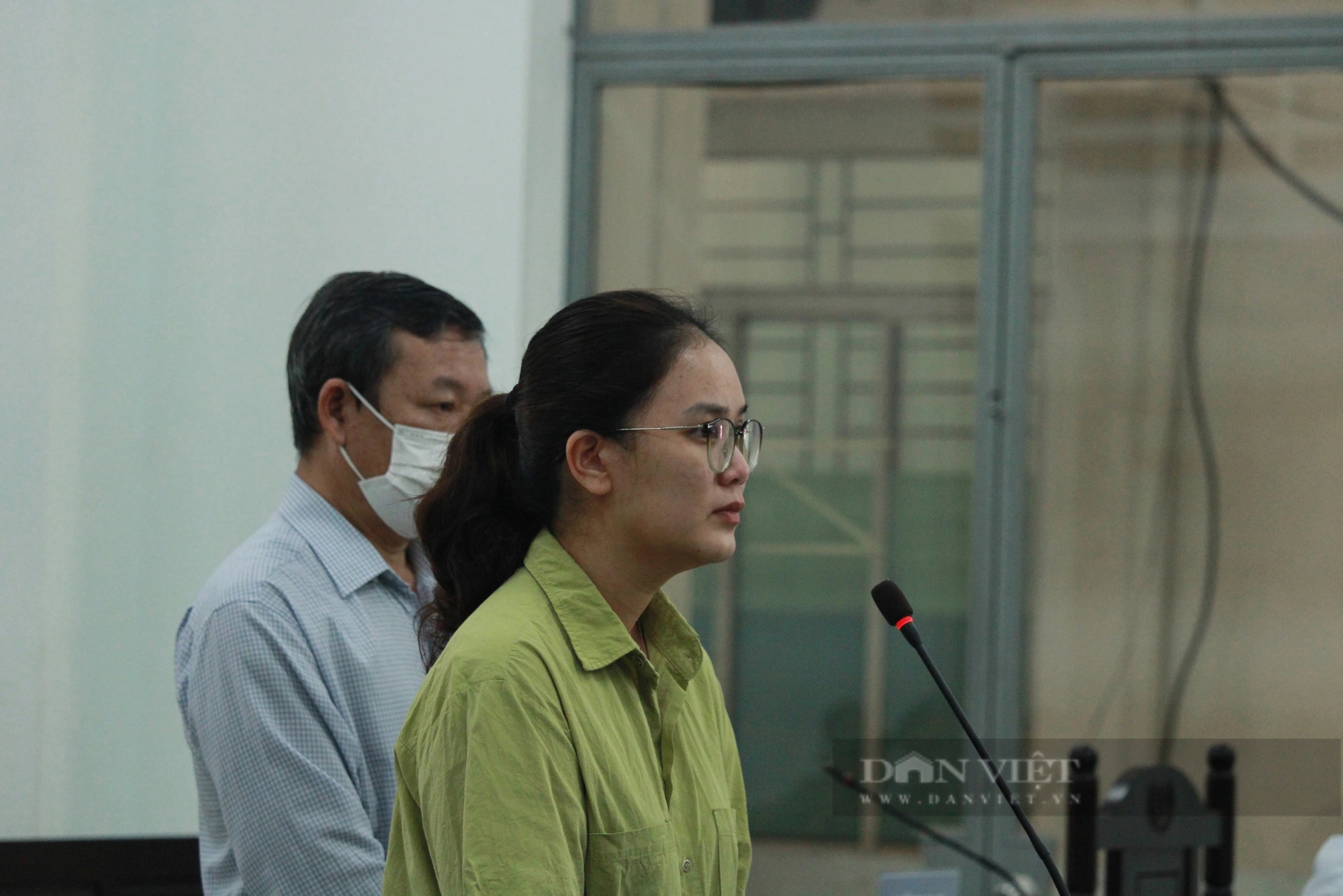 Xét xử cựu lãnh đạo CDC Khánh Hòa nhận tiền "lót tay" gần 2 tỷ đồng: Hai bị cáo có đơn xin vắng mặt- Ảnh 3.