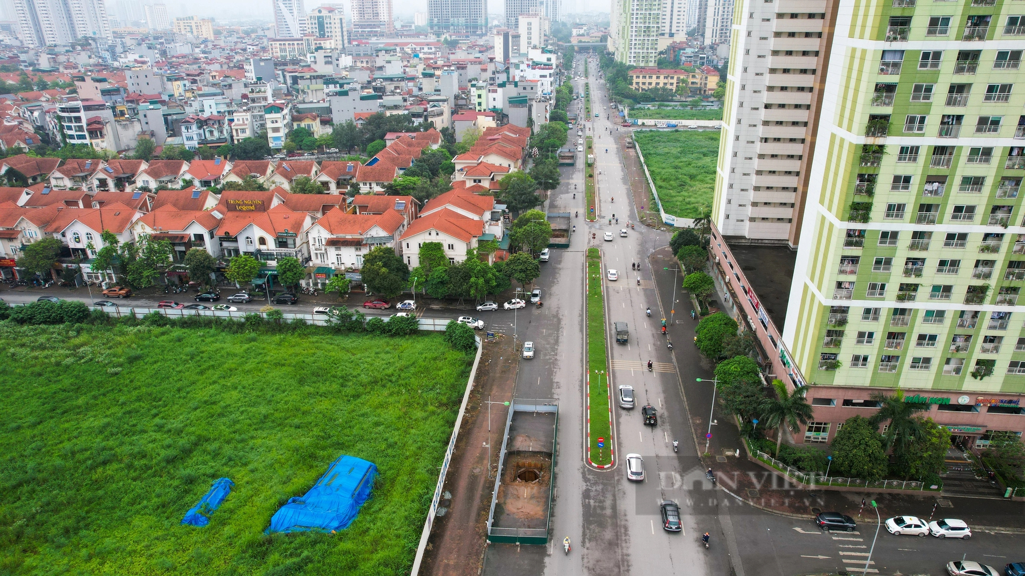 Các lô cốt trên đường Vũ Trọng Khánh tái khởi động sau 2 năm 