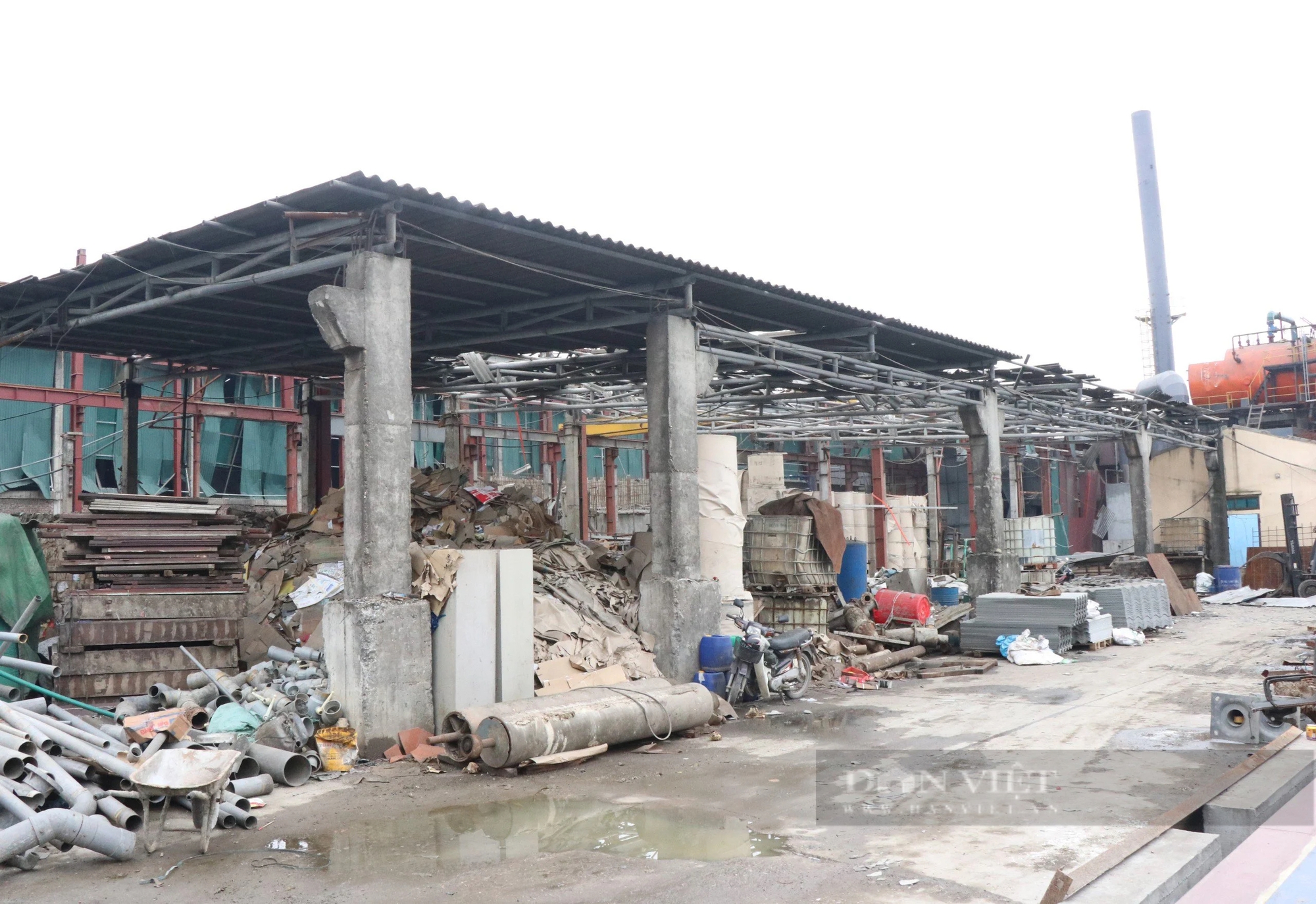 Hiện trường tan hoang sau vụ nổ khiến 1 người tử vong, 2 người bị thương tại khu công nghiệp ở Bắc Ninh- Ảnh 2.